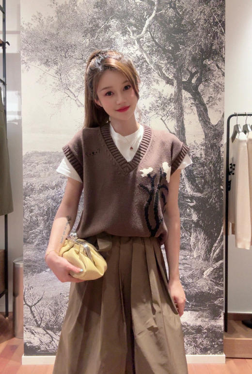 823-1  自留L号 max 胡桃木色 V领针织背心 叠穿王牌 氛围感针织单品 商品图4