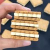 【法国伊尼斯咸黄油焦糖厚层饼干（原味10个装）】绝对不腻 朴实的外表 充盈的内心  每天2片负责一周下午茶 外层酥脆的饼干 中间夹着冰凉的咸黄油焦糖酱 味蕾满足 整体是咸甜口 甜度不显 商品缩略图3
