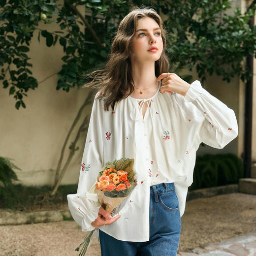 OLrain欧芮儿法式田园绣花白色衬衫秋季2025新款宽松慵懒长袖衬衣 商品图0