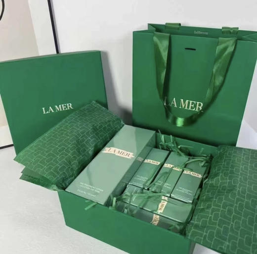 海蓝之谜礼盒【精粹水150ml+精粹水30ml*5瓶】 商品图1