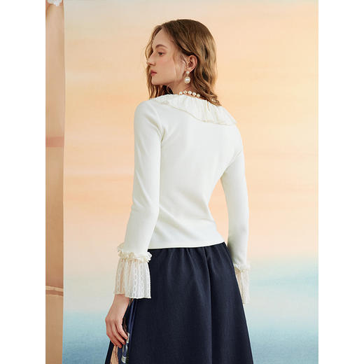 两三事 风中之城 2025秋季新款甜美蕾丝拼接刺绣打底针织衫女 商品图4