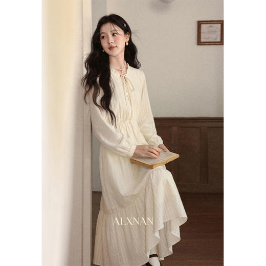 鹿向南「雾语」杏色法式复古连衣裙女秋季新品V领长袖裙子蛋糕裙 商品图0