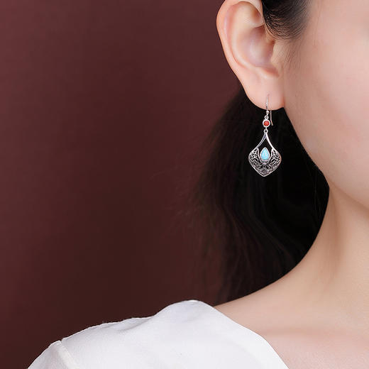 S925纯银绿松石南红玛瑙耳坠，复古亮面唐草纹镂空水滴银耳钩CW-EG02384 商品图3