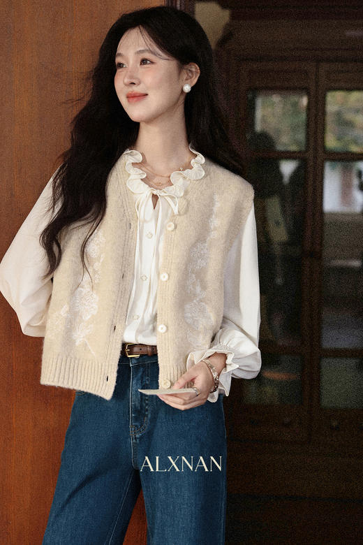 鹿向南「繁花协奏」无袖马甲毛衣针织开衫女秋季小众叠穿杏色上衣 商品图5