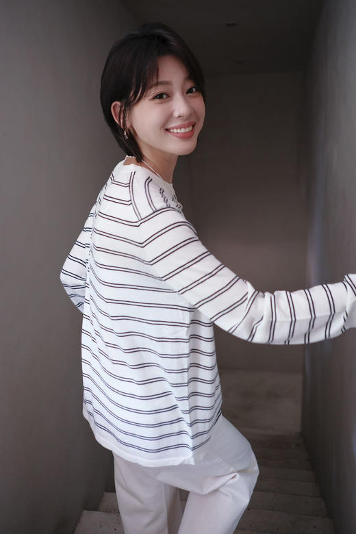 品牌订单新品桑蚕丝极细织羊毛条纹上衣 商品图2