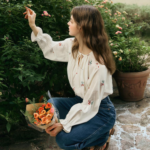 OLrain欧芮儿法式田园绣花白色衬衫秋季2025新款宽松慵懒长袖衬衣 商品图2