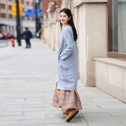 绽放旅行女装474朵/纯亚麻圆领廓感叠穿简约文艺长袖连衣裙中长款 商品图3