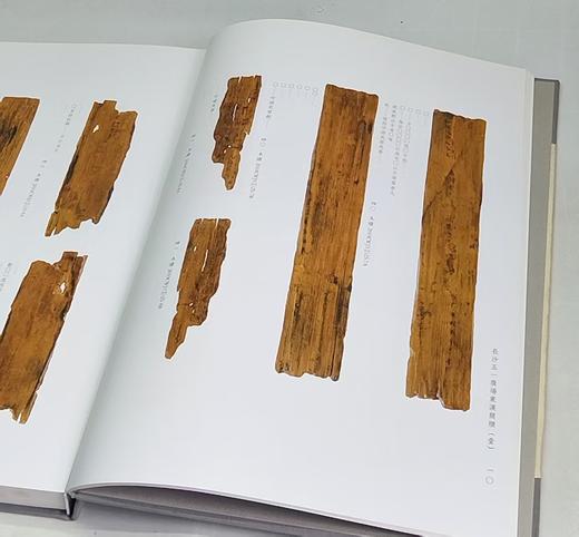 《长沙五一广场东汉简牍》（1-6全6册），精装8开，长沙市文物考古研究所 编，中西书局，2018-2020年出版，单本定价：900，总定价：5400，售价：1750。9品。 商品图3