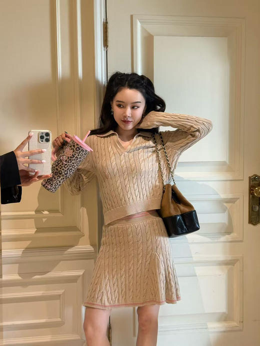 DUO智仙生 芭比温网衣橱 网球风经典麻花毛衣配短裙 商品图1