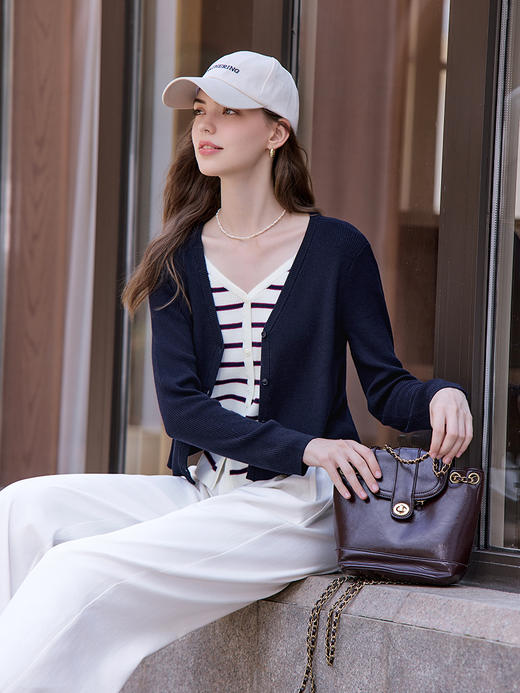 【百图lulu定制】【女绅士开衫】 羊毛混纺 假两件 条纹针织衫 套头 长袖V领毛衫 商品图1