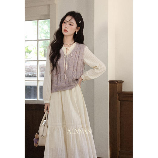 鹿向南「雾语」杏色法式复古连衣裙女秋季新品V领长袖裙子蛋糕裙 商品图1