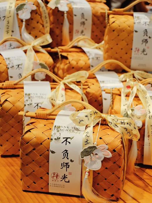 教师节礼盒A（原价168元特价118元（里面产品会根据实际情况有所改变，价格会一样，介意勿拍），仅限9月9号~9月10号下午2点到店自提，需要配送，配送费自理，下单后各门店会打电话联系） 商品图2