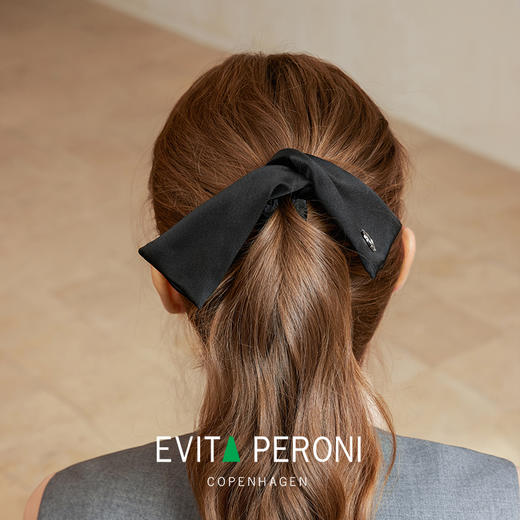 品牌直发 Evita “逐光”系列香蕉夹 藏青蓝/ 优雅黑/ 云柔杏/ 鎏银墨蓝/ 藏椰壳棕 商品图6