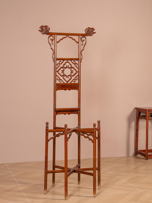 清	黄花梨四合如意中牌子六足高面盆架 商品图1