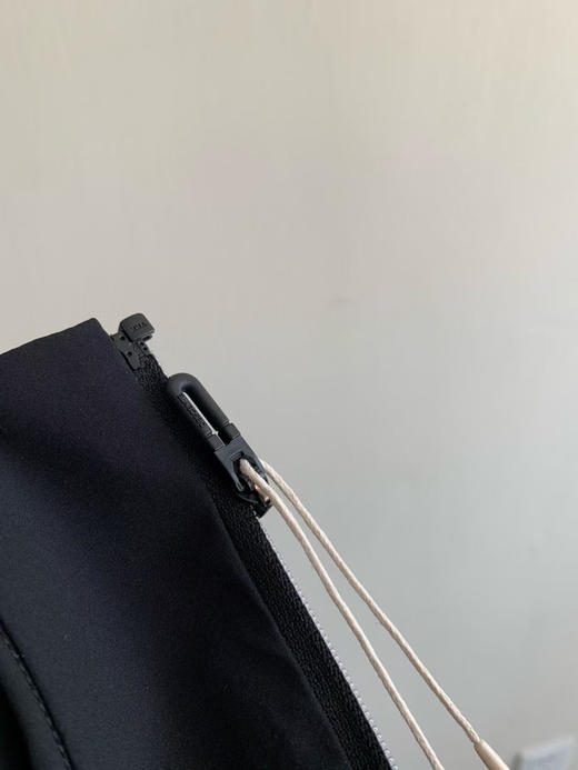 原单正品 DESCENTE迪桑特TRAINING训练运动健身防晒外套男士梭织上衣～
颜色：黑色
尺码：m ，L，xl，xxl 商品图6