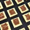 【法国伊尼斯咸黄油焦糖厚层饼干（原味10个装）】绝对不腻 朴实的外表 充盈的内心  每天2片负责一周下午茶 外层酥脆的饼干 中间夹着冰凉的咸黄油焦糖酱 味蕾满足 整体是咸甜口 甜度不显 商品缩略图2