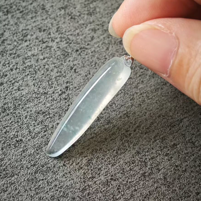 冰种寒光翡翠瓜