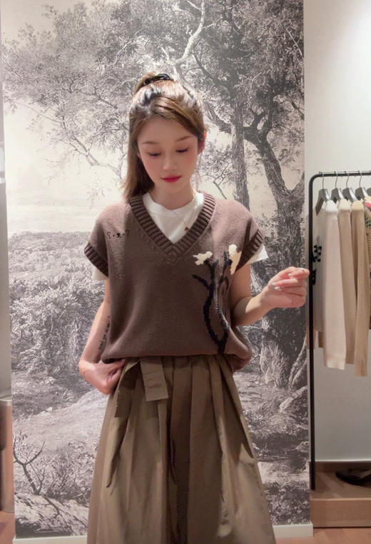 823-1  自留L号 max 胡桃木色 V领针织背心 叠穿王牌 氛围感针织单品 商品图10