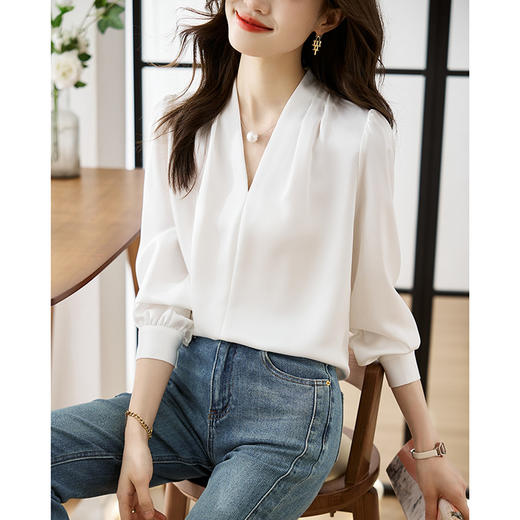 【预售3天】PY-高级感简约衬衫女春季气质V领轻熟风通勤醋酸缎面雪纺衫上衣&5732 商品图2