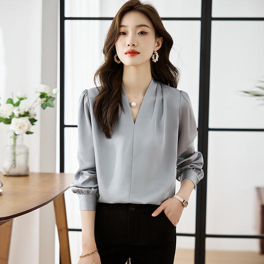 【预售3天】PY-高级感简约衬衫女春季气质V领轻熟风通勤醋酸缎面雪纺衫上衣&5732 商品图3