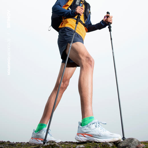 奥尼捷全碳素登山杖跑越野登山杖轻量化四折叠登山越野徒步杖E4204   一对装 商品图2