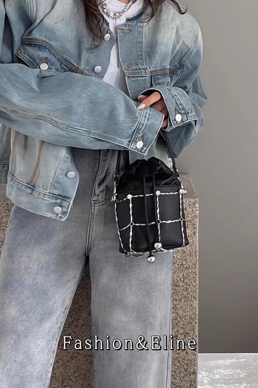 33S1X34006#轻奢小众高级感抽绳手提斜挎水桶包 商品图0