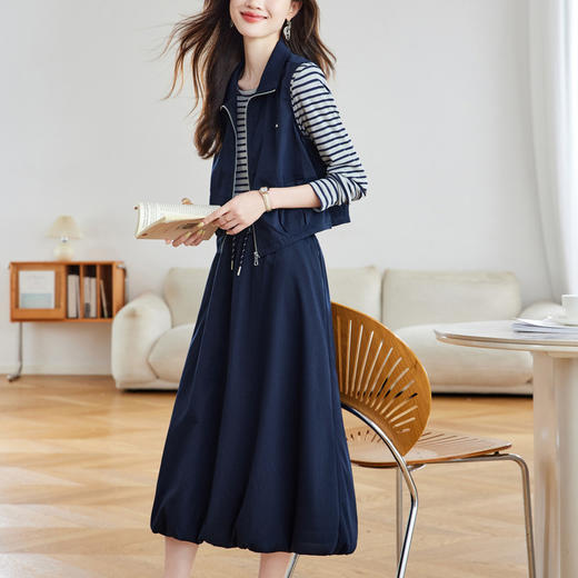 【预售3天】PY-2025秋新款遮肉显瘦大气半身裙三件套休闲时尚条纹T恤马甲套装女&Z8271 商品图3