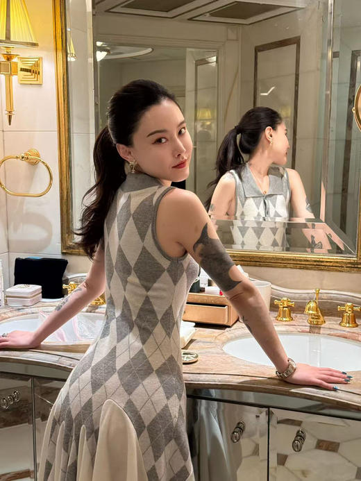 DUO智仙生 芭比学院衣橱 斯嘉丽佰分佰羊毛菱格拼接针织连衣裙 商品图3