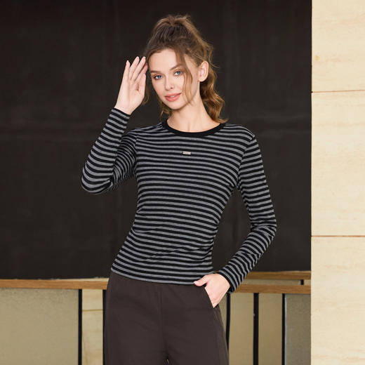 半身缘女装 秋季时尚黑白舒适透气圆领长袖T恤253113U01140004 商品图1
