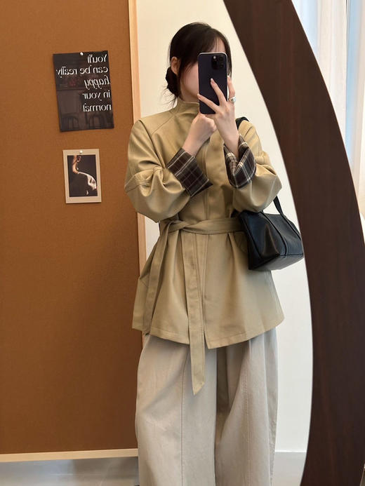 🌈【诺丁山下】❗️伊泺杉翻边撞色腰带款阔型风衣😘 早秋超实用风衣❗️立领设计利落高级，🏆修饰肩颈线条 轻松打造直角肩 ⚠️落肩设计慵懒松弛还不显肩宽，不显臃肿 🤣经典A形廓形 商品图5
