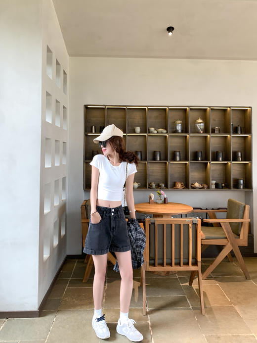 【129元任选2件】现货！2色高腰双扣牛仔裤宽松a字短裤 商品图11