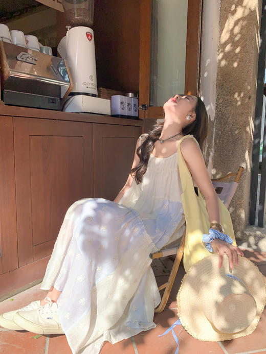 【折后再享2件88折】现货秒杀！最后一波 ！！度假风撞色拼接吊带连衣裙 日常249.99 立减140 秒杀109.99！ 商品图6