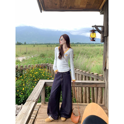 <曾小咸推荐>韩系撞色条纹设计刺绣针织衫【预售款，预计3-15天发货】 商品图4