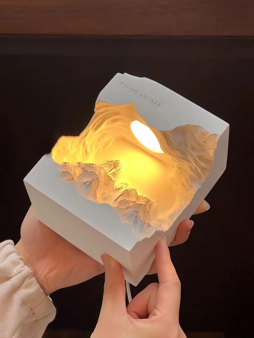 七夕节/教师节首选‍尹谜·日照金山扩香石礼盒纯手工雕刻雪山纹路清晰又精致香薰艺术摆件氛围灯实用度满满基地直邮 商品图2