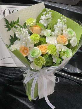 处女座守护花束：浮光夏韵