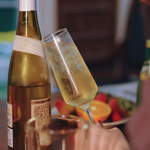 热卖中！！1919全球酒水连锁专柜款！【德国原瓶进口】麦克尔Michael森森古堡雷司令甜白葡萄酒 10.5度甜型 750m/瓶 商品图3