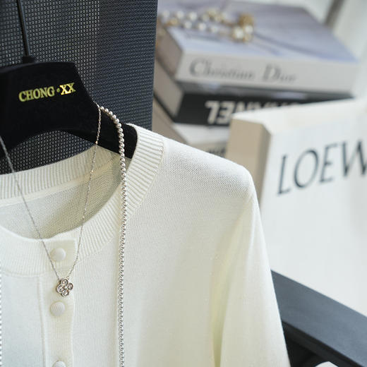 进口羊毛巴素兰不起球精致细闪亮丝羊毛开衫 商品图12