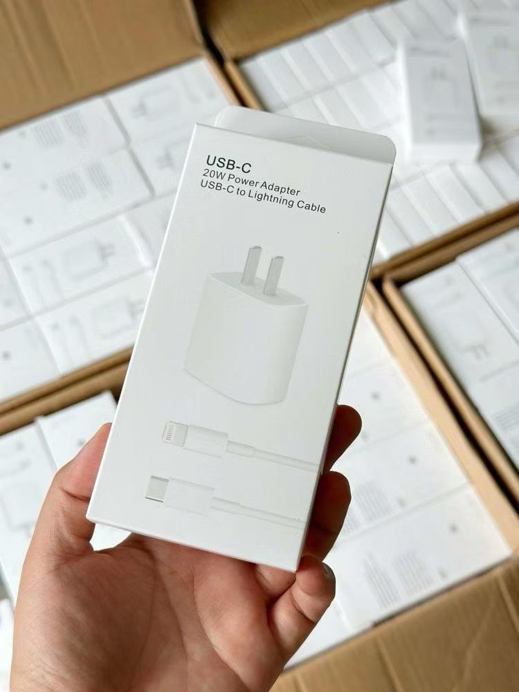 外贸渠道，苹果原装充电器出货啦！快充、还是一如既往的品质 ！苹果快充数据线、插头🔌！充电速度2倍以上！闲暇时间小小的补一下就是20%+的电量！⚡️增长速度肉眼可见