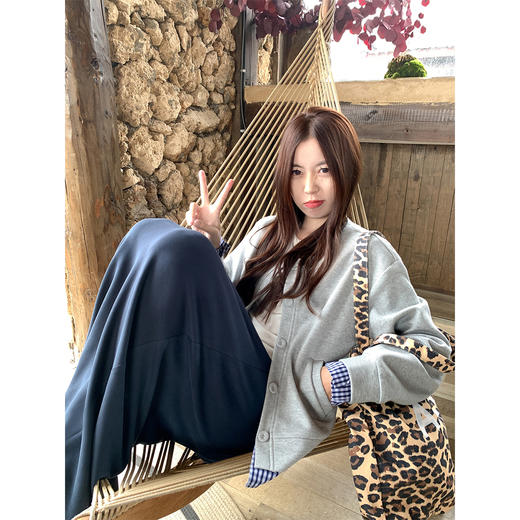 <曾小咸推荐>灰色拼接藏蓝格子边卫衣外套 商品图2