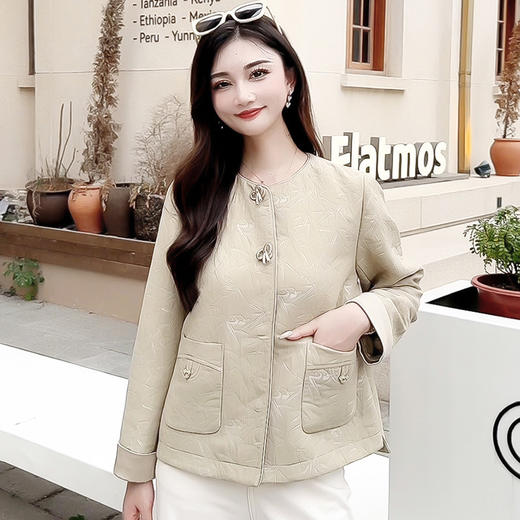 QYM 7706-Y短款压花外套时尚宽松休闲开衫上衣 商品图1