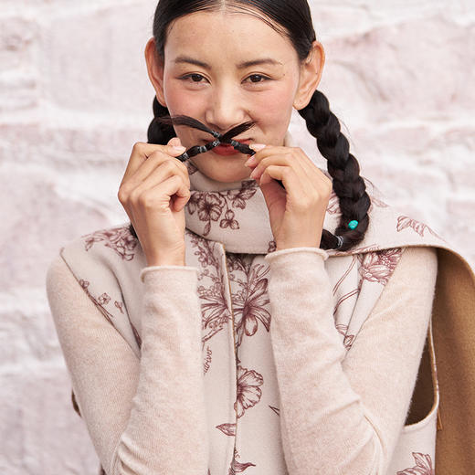 羊绒双面呢“格桑花”围巾  SJF97P790N 商品图4