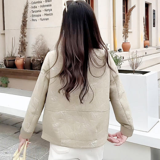 QYM 7706-Y短款压花外套时尚宽松休闲开衫上衣 商品图2