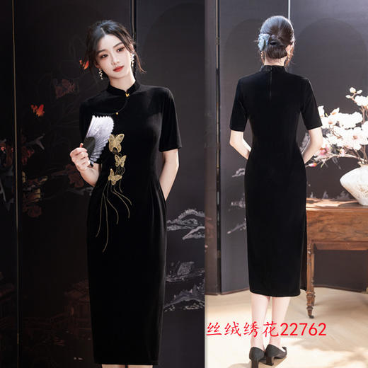 SKY 22762纯色丝绒刺绣贴花中长款短袖旗袍 商品图1