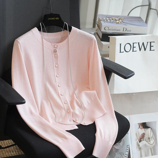 进口羊毛巴素兰不起球精致细闪亮丝羊毛开衫 商品图4