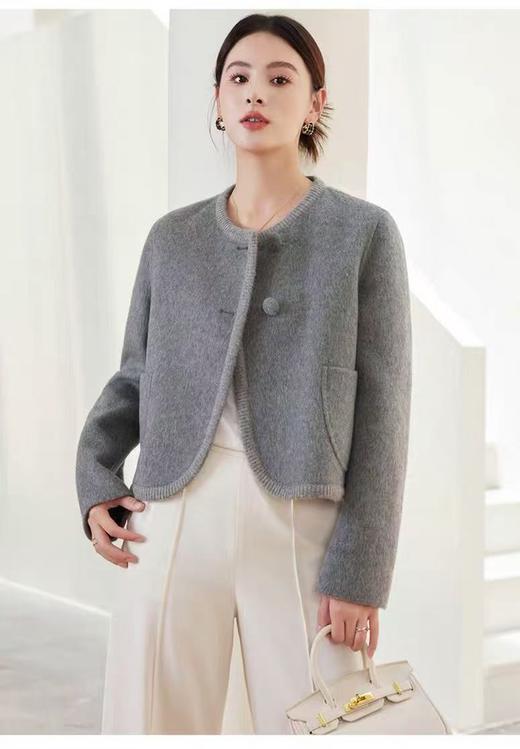 【高端系列】手工定制3100款驼绒➕桑蚕丝➕羊毛针织包边圆领小香风短款双面尼外套-喜出 商品图4