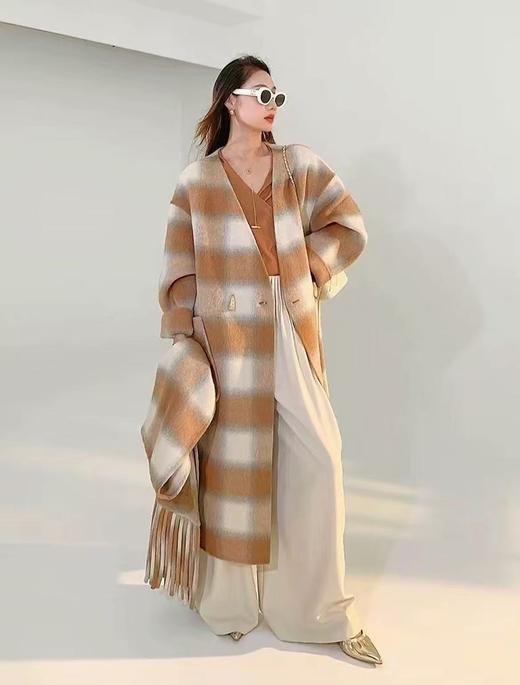 【高端系列】（带围巾）8203款羊毛➕兔绒➕天丝慵懒风桔白格双面尼大衣-喜出 商品图2