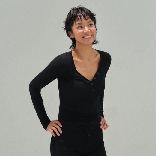 Ariseism 美式复古v领有纽扣长袖t恤女秋季新款修身上衣 商品图2