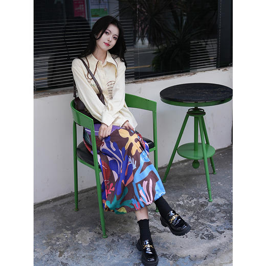 两三事梵高文艺琦色幻想2025秋季新款复古印花衬衫半身裙两件套女 商品图2
