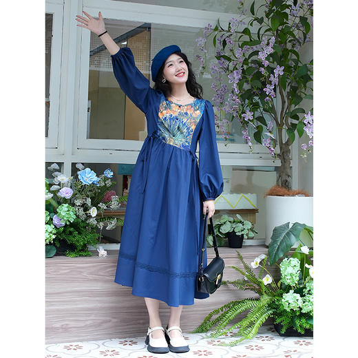 两三事梵高文艺邮递花信 2025秋季新款复古印花拼接a字连衣裙 商品图1