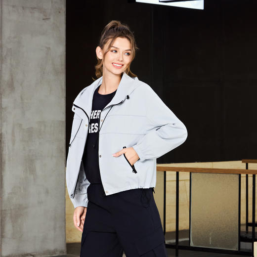 半身缘女装 春季宽松防风防水帽绳外套连帽夹克261113P01340001 商品图3